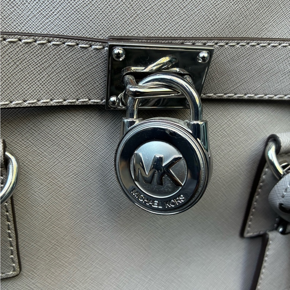 Michael Kors Bag,Michael Kors Light Gray Shoulder Bag. - Picture 6 of 16